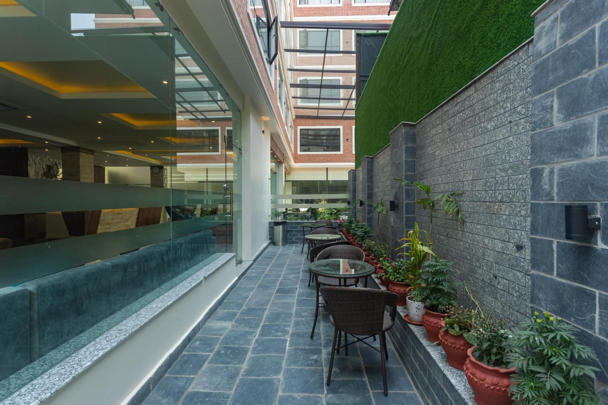 Hotel Crystal Pashupati Kathmandu Bagian luar foto