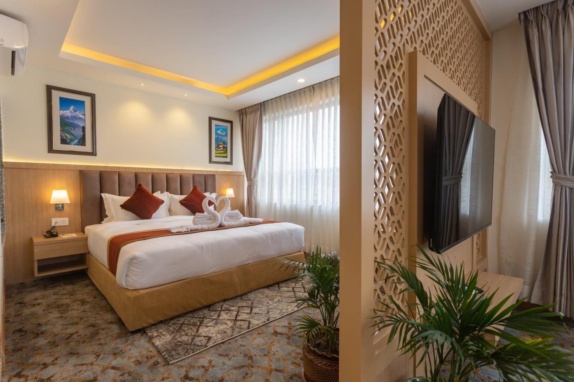 Hotel Crystal Pashupati Kathmandu Bagian luar foto