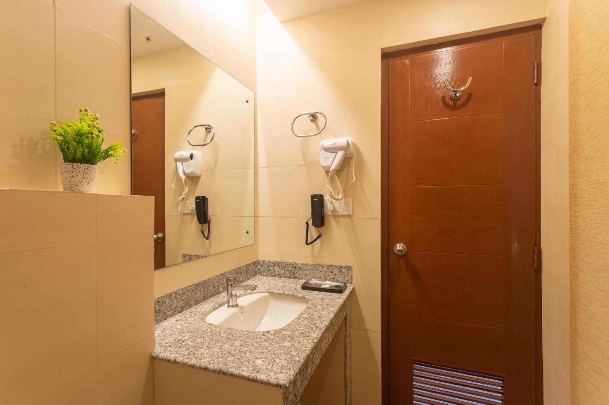 Hotel Crystal Pashupati Kathmandu Bagian luar foto