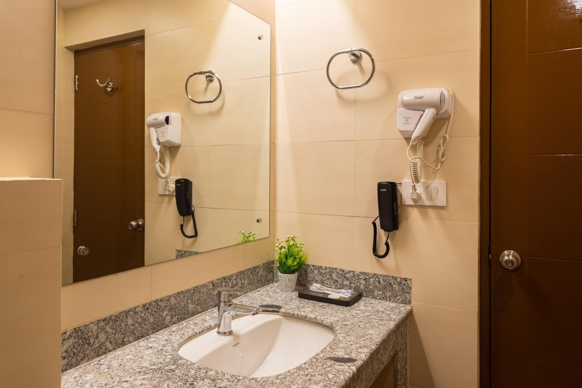 Hotel Crystal Pashupati Kathmandu Bagian luar foto